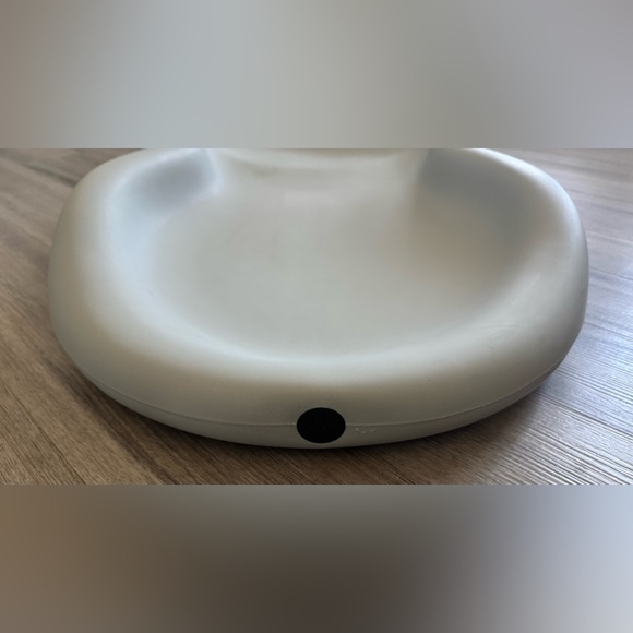 Keekaroo Peanut Baby Changer - Picture 7 of 10